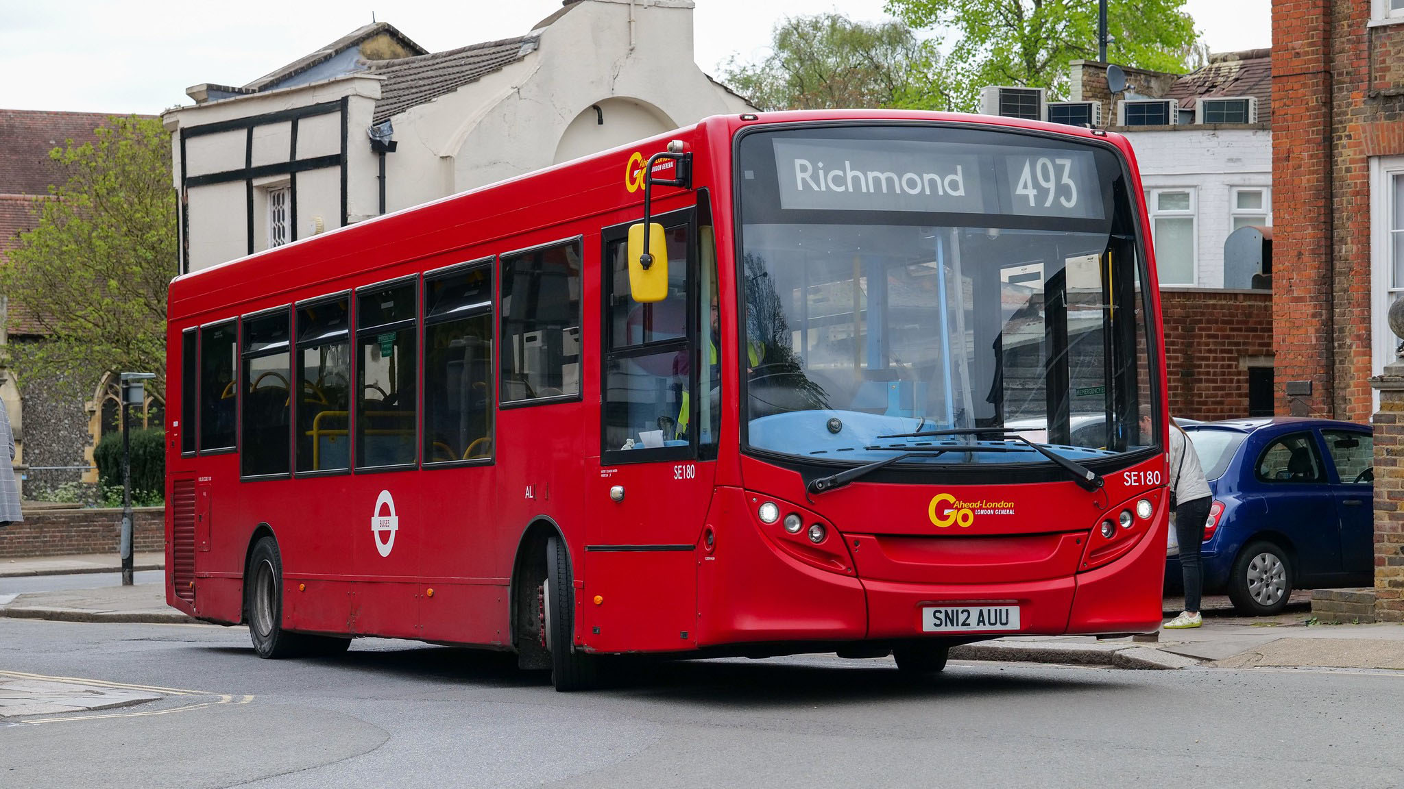 SE180 entering Richmond Bus Station